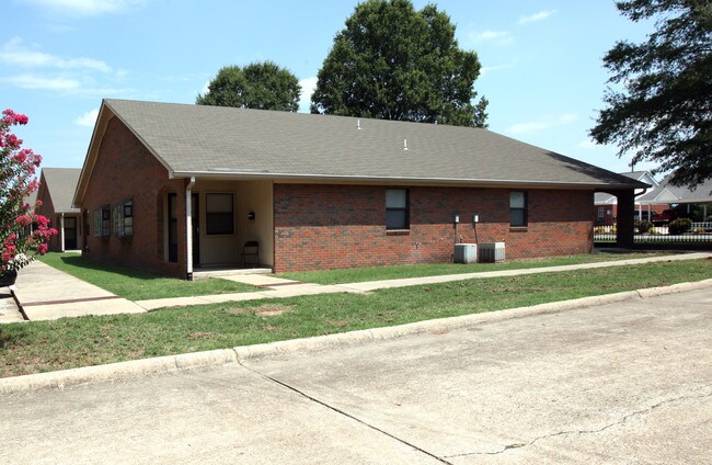 Salem Garden Apartments in Conway, AR - Foto de edificio - Building Photo
