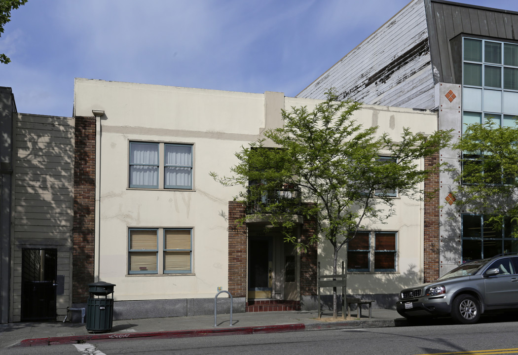 5609 College Ave in Oakland, CA - Building Photo