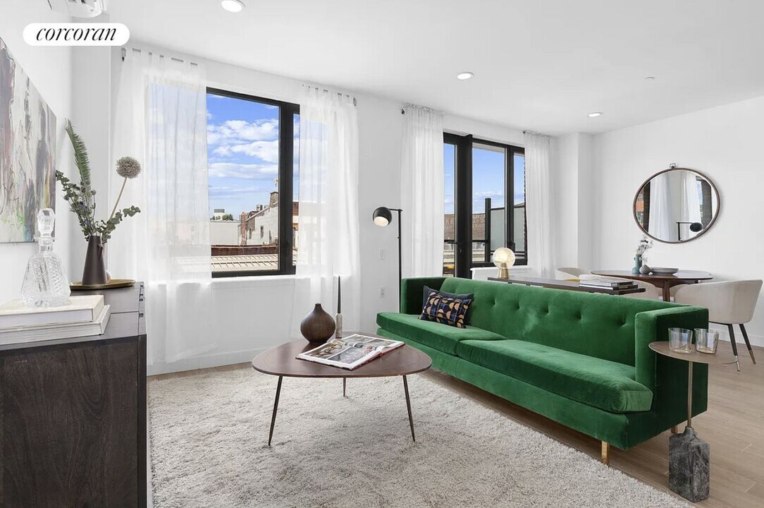 912 Broadway in Brooklyn, NY - Building Photo