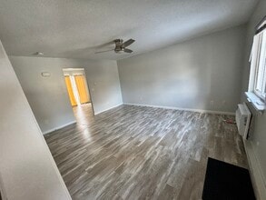371 Emmett St in Bristol, CT - Building Photo - Building Photo