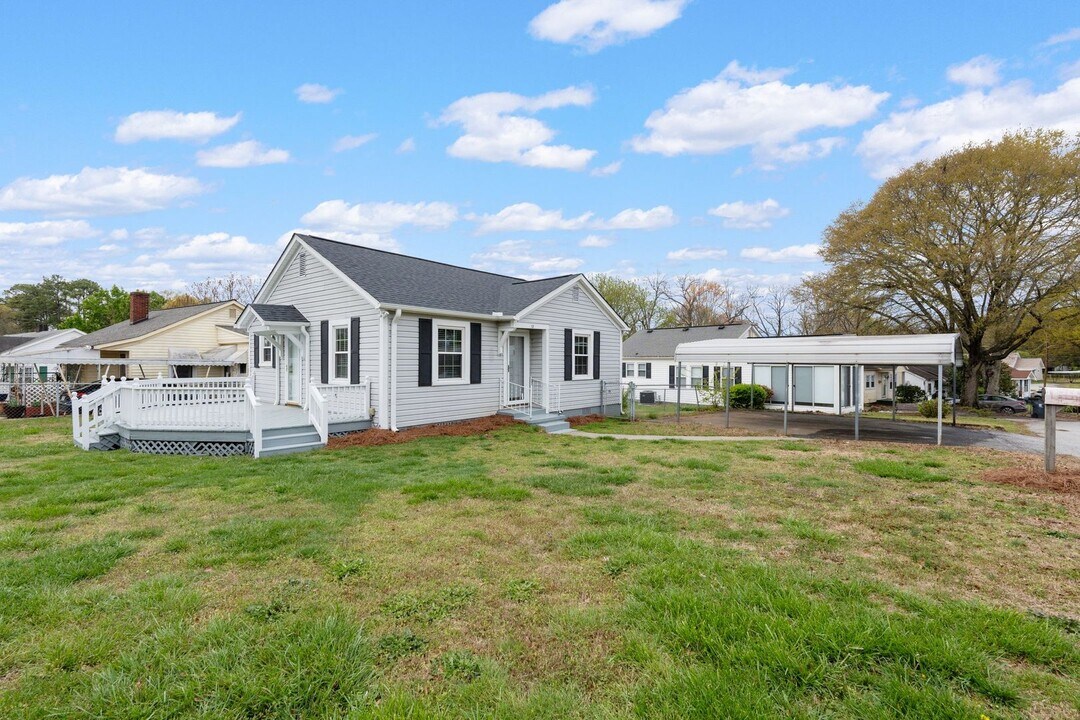 12 Mc Millin Cir in Inman, SC - Building Photo