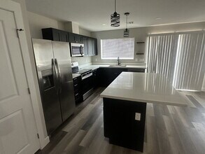 2526 E Broadway Rd in Phoenix, AZ - Building Photo - Building Photo
