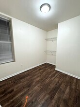 240 W 24th St, Unit 2R in Chicago, IL - Foto de edificio - Building Photo