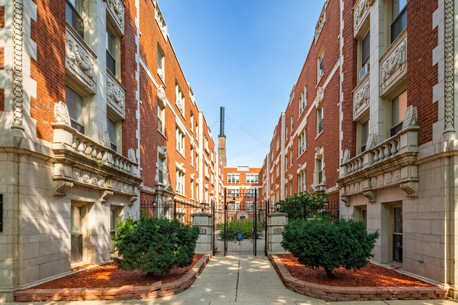 Surf Apartments in Chicago, IL - Foto de edificio - Building Photo