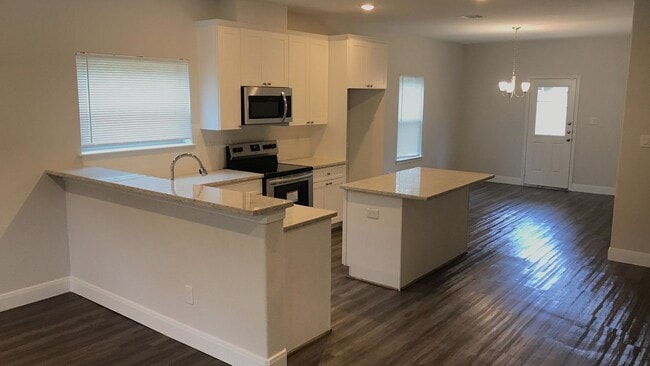 8218 Parker Rd in Houston, TX - Foto de edificio - Building Photo