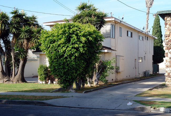 917 N Cedar St in Inglewood, CA - Building Photo - Building Photo