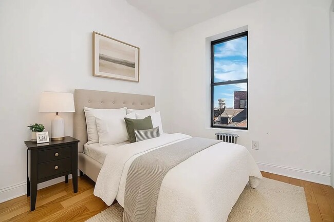 380 S 4th St, Unit 27 in Brooklyn, NY - Foto de edificio - Building Photo