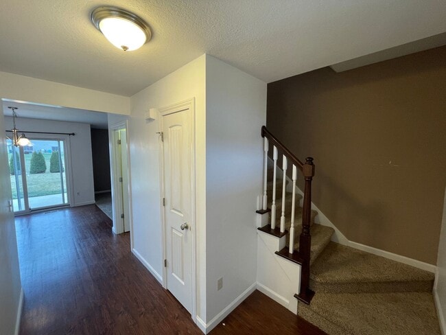 2727 Stonecrop Road in Huntertown, IN - Foto de edificio - Building Photo