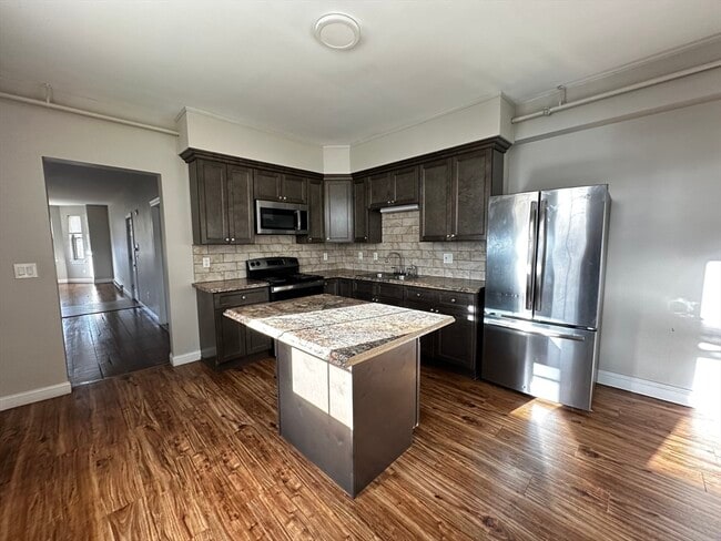 5 Hampshire St in Holyoke, MA - Building Photo - Building Photo