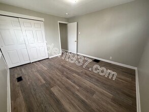 439 W Funderburg Rd in Fairborn, OH - Building Photo - Building Photo