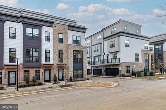 2070 Tysons Ridgeline Rd in Falls Church, VA - Foto de edificio - Building Photo