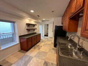 448 N Queen St, Unit 448 N Queen Unit 2 in Lancaster, PA - Building Photo - Building Photo