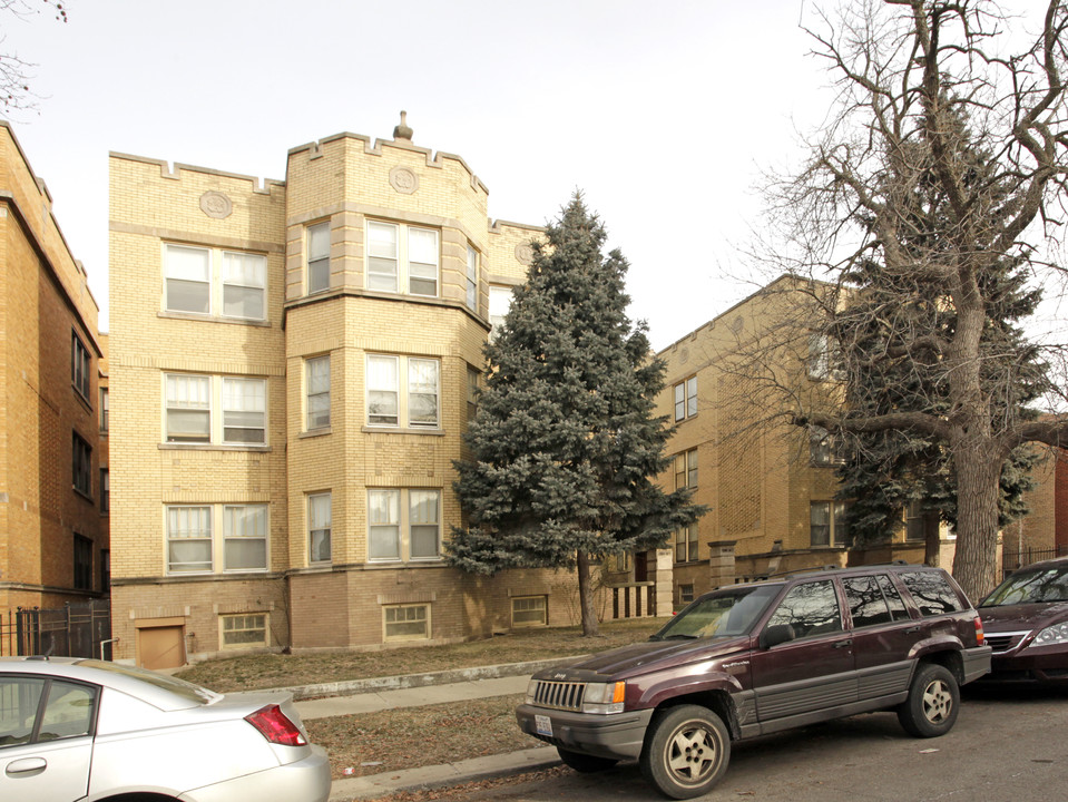 2208-2216 W Thome Ave in Chicago, IL - Building Photo