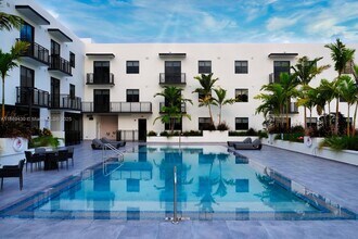 18300 SW 98th Ave in Palmetto Bay, FL - Building Photo - Building Photo