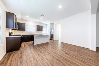 6909 Colorado Bluffs Rd in Austin, TX - Building Photo - Building Photo