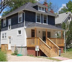 825 Sylvan Ave in Ann Arbor, MI - Building Photo