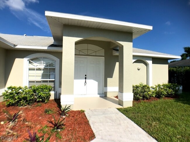property at 517 SE 16th Pl