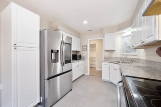 720 Ramona Ave in Modesto, CA - Building Photo - Building Photo