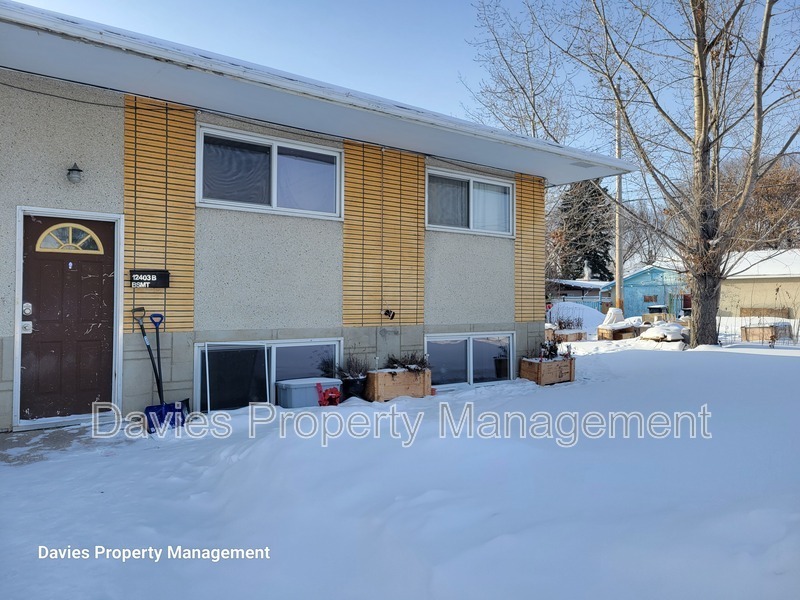 12403 B-124130 130 Ave NW in Edmonton, AB - Building Photo