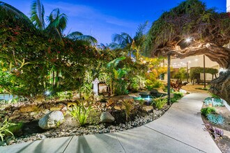 Casa Del Patio in Long Beach, CA - Foto de edificio - Building Photo