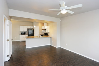 Danamere Village Townhomes in Carlisle, IA - Foto de edificio - Interior Photo