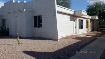 2151 N Meridian Rd, Unit 17 in Apache Junction, AZ - Building Photo
