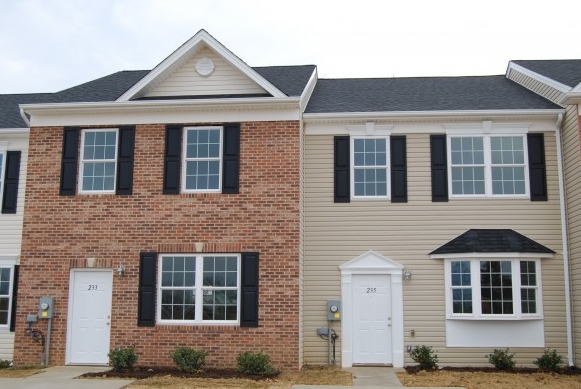 WOODSTOCK MEWS in Woodstock, VA - Building Photo