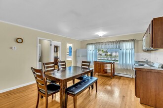 13 Argonne Rd W in Hampton Bays, NY - Building Photo - Building Photo