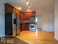 3246 N Clifton Ave, Unit E3 in Chicago, IL - Building Photo - Building Photo