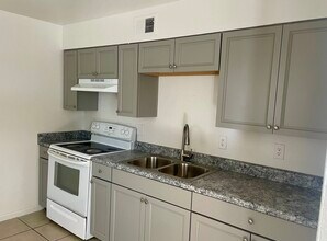 10630 N 17th Dr-Unit -1 in Phoenix, AZ - Building Photo - Building Photo