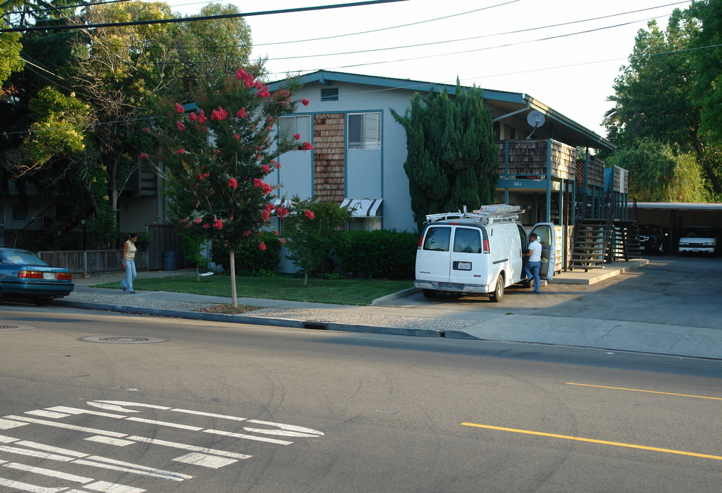 201 W Maude Ave in Sunnyvale, CA - Building Photo