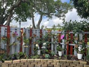1544 Springside Dr in Weston, FL - Foto de edificio - Building Photo