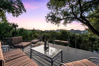 314 Upper Lake Rd in Lake Sherwood, CA - Foto de edificio - Building Photo