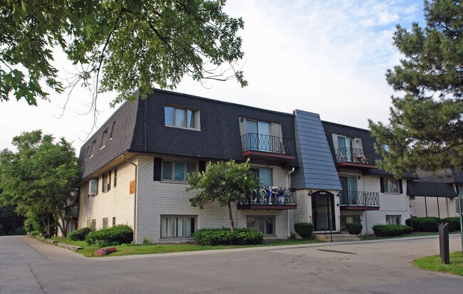 Countryside Apartments in Countryside, IL - Foto de edificio - Building Photo