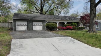 5516 W 70th St in Prairie Village, KS - Building Photo