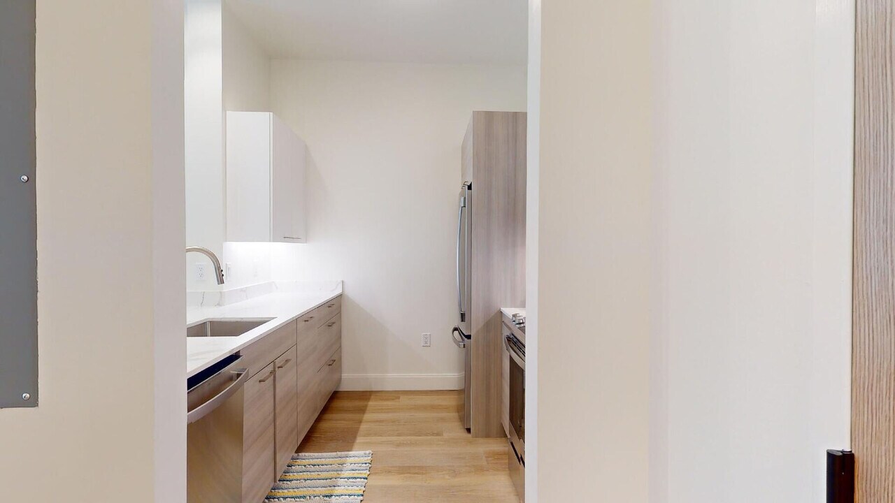 1089 Commonwealth Ave, Unit 503 in Boston, MA - Building Photo