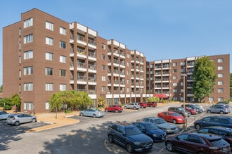 Hickory Glen, Active Senior Living in Springfield, IL - Building Photo - Building Photo