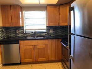 5811 NE 14th Rd-Unit -Unit 4 in Fort Lauderdale, FL - Building Photo - Building Photo