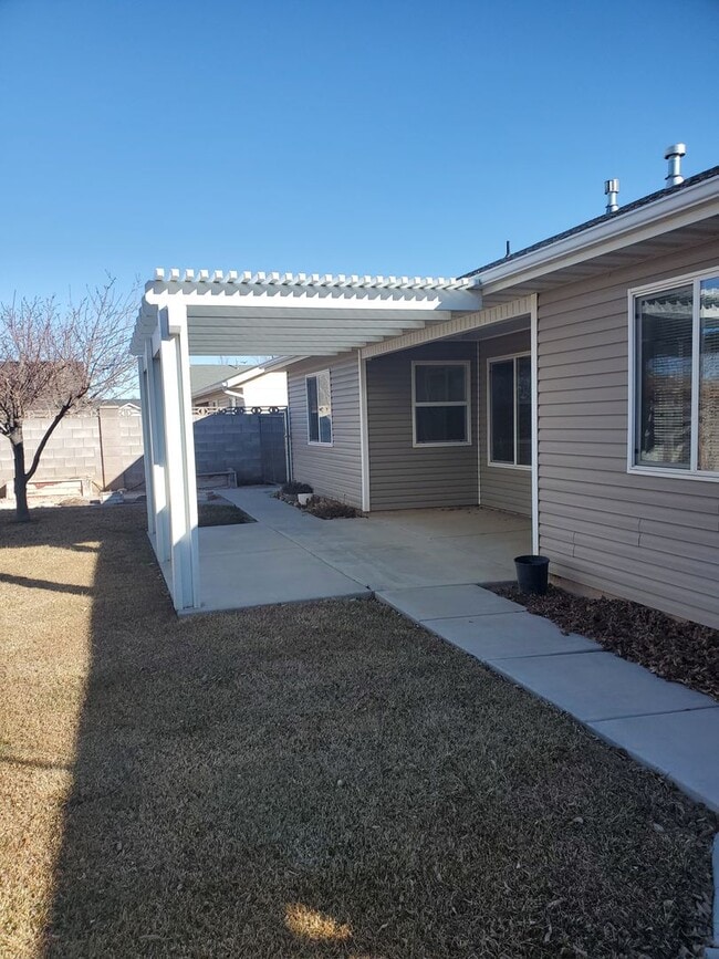 127 N 4125 W in Cedar City, UT - Building Photo - Building Photo