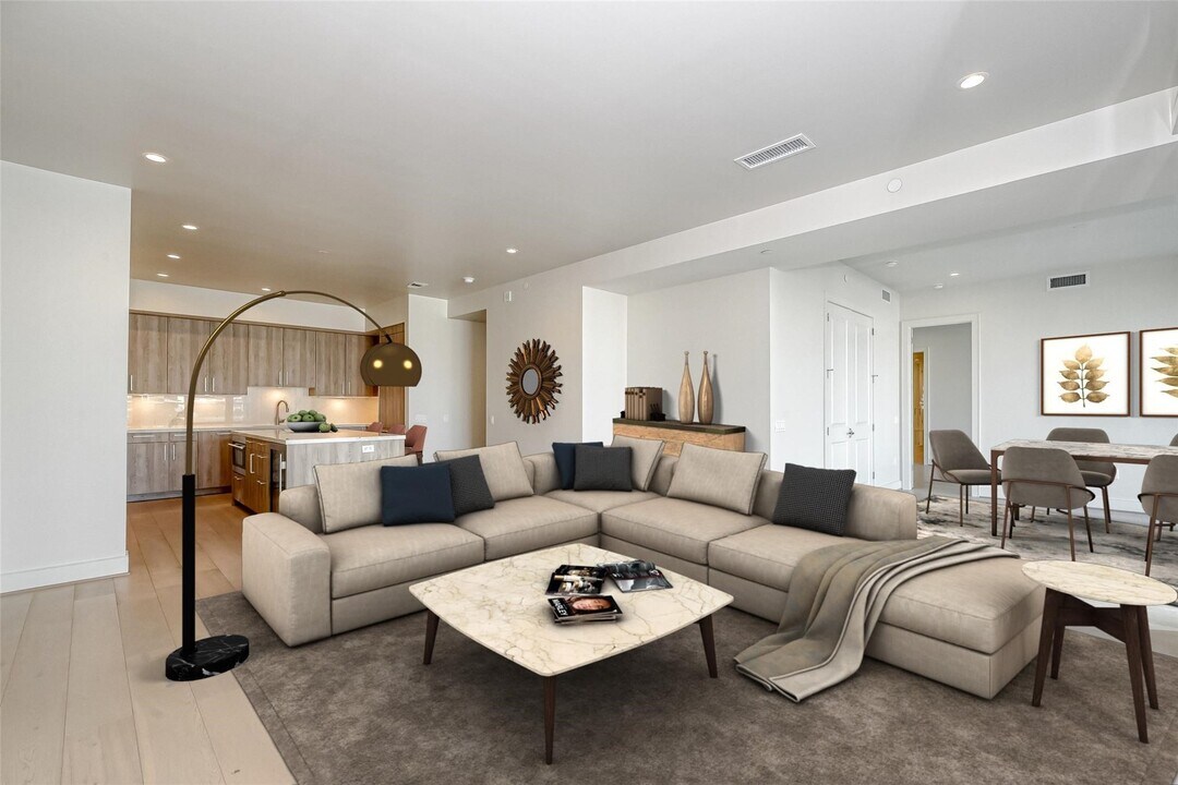 2047 Westcreek Ln in Houston, TX - Building Photo