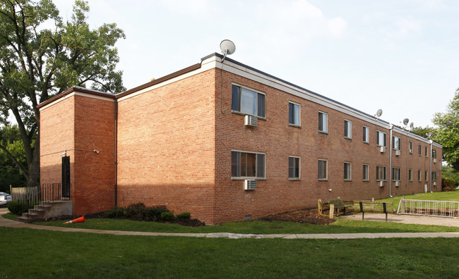 Rivertrail Apartments in Wheeling, IL - Foto de edificio - Building Photo