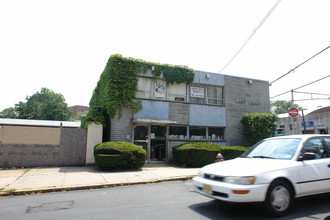 301 W Jersey Ave in Elizabeth, NJ - Building Photo - Building Photo