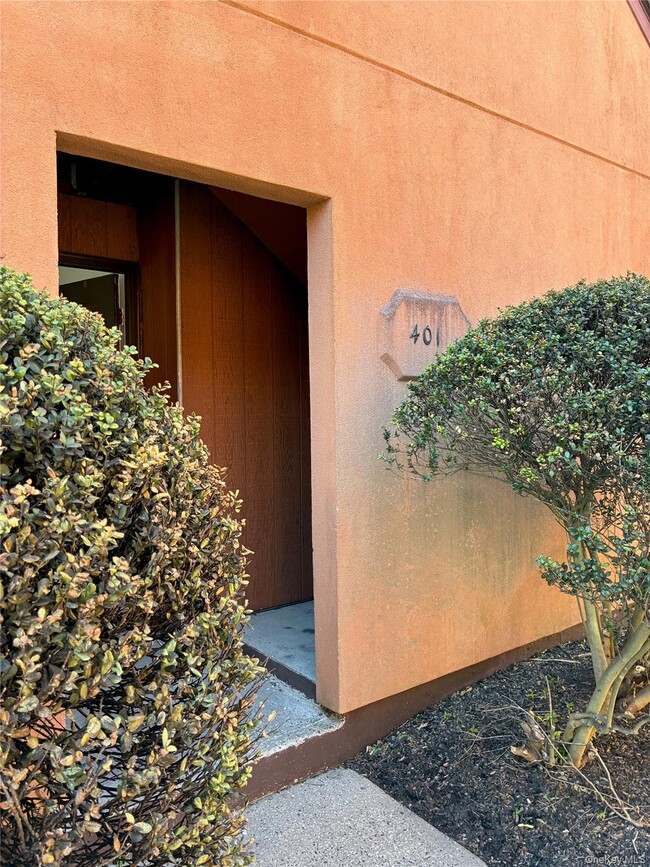 401 Town Hill Condominium in Nanuet, NY - Building Photo - Building Photo