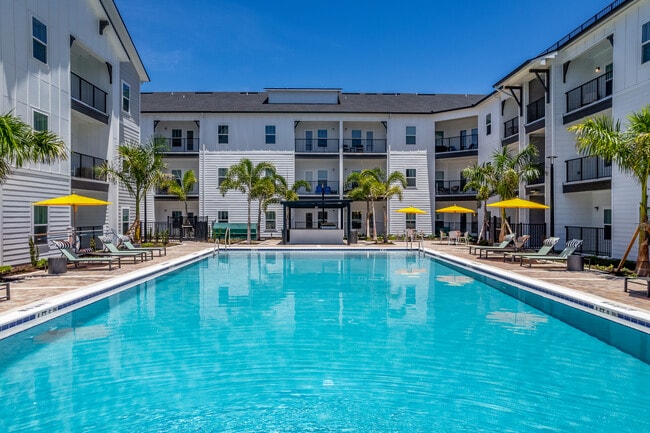 The Levi in St. Petersburg, FL - Foto de edificio - Building Photo