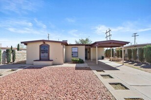 5440 Viceroy Dr in El Paso, TX - Building Photo