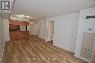 4090 Living Arts Dr in Mississauga, ON - Building Photo - Building Photo