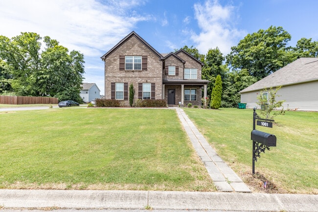 1061 Daniel Ln in Spring Hill, TN - Building Photo - Building Photo