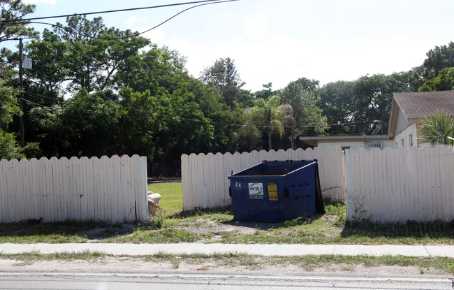 11720 N 15th St in Tampa, FL - Building Photo - Building Photo