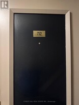 909 Bay St. in Toronto, ON - Building Photo