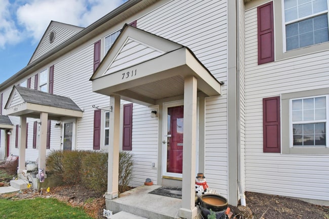 7311 Kirkdale Dr in Blacklick, OH - Foto de edificio - Building Photo
